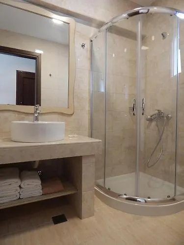 皮拉里迪斯酒店