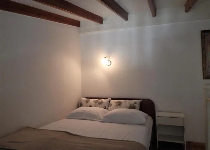 皮拉里迪斯酒店