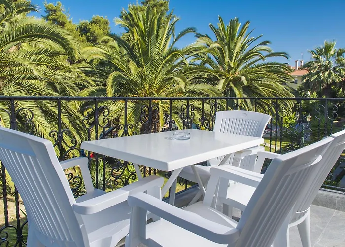 皮拉里迪斯酒店 3*