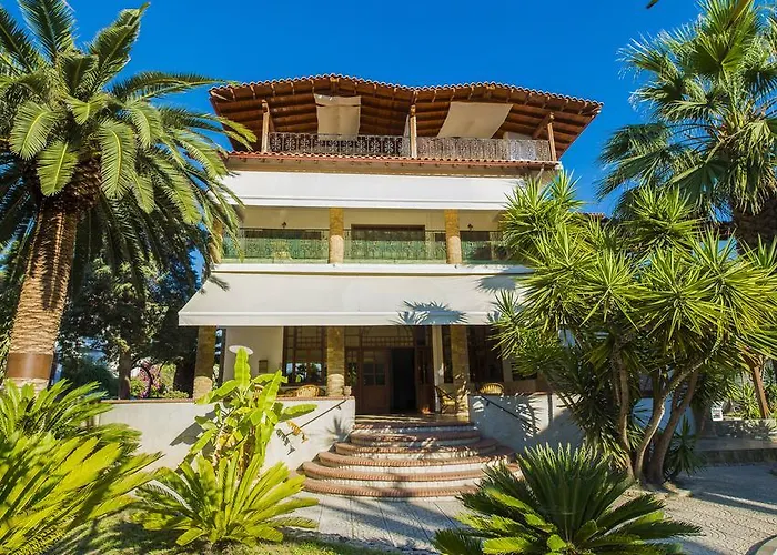 皮拉里迪斯酒店 3*