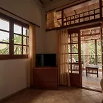 皮拉里迪斯酒店