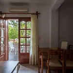 皮拉里迪斯酒店 酒店